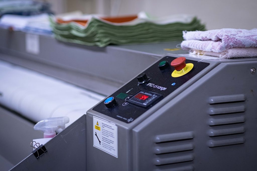 洗濯物畳みロボット開発！人間支援で実現