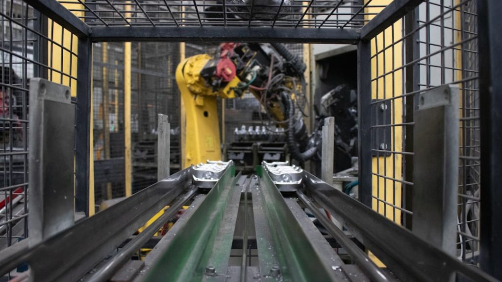 物流ロボット導入でオランダ供給網を自動化