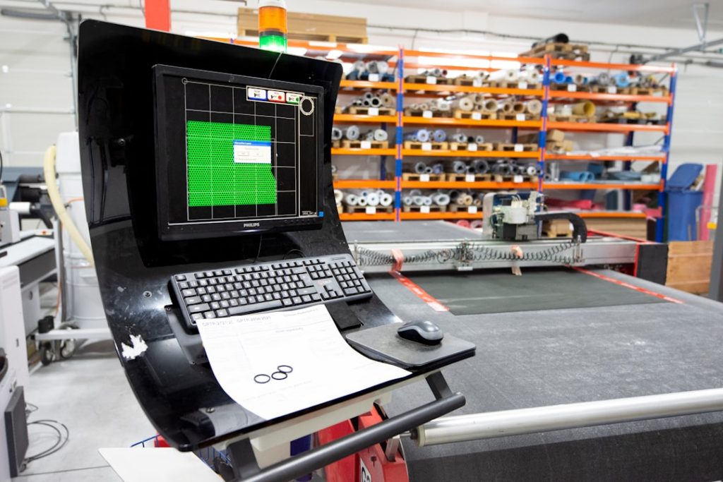 KUKA、物流センターの自動荷卸しで労災リスク激減