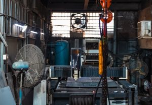 Productive Robotics OB7、バリ取り工程で既存CNC機械と統合可能
